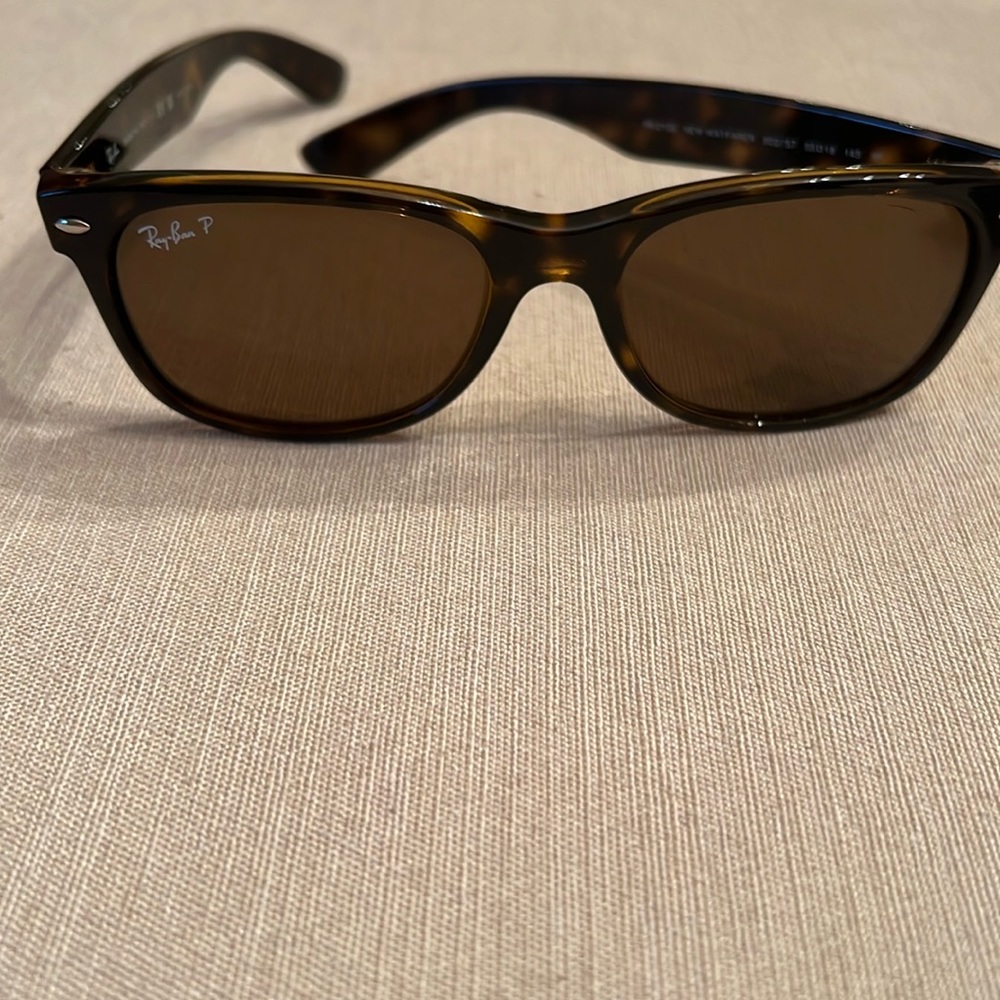 Never worn Polarized Ray-ban Wayfarer classic sunglasses